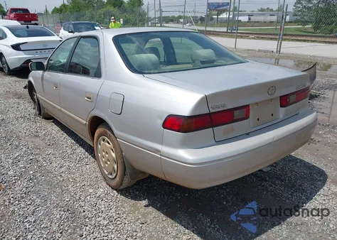 1999 Toyota Camry Le z USA, uszkodzony, nr VIN 4T1BG22K7XU604965